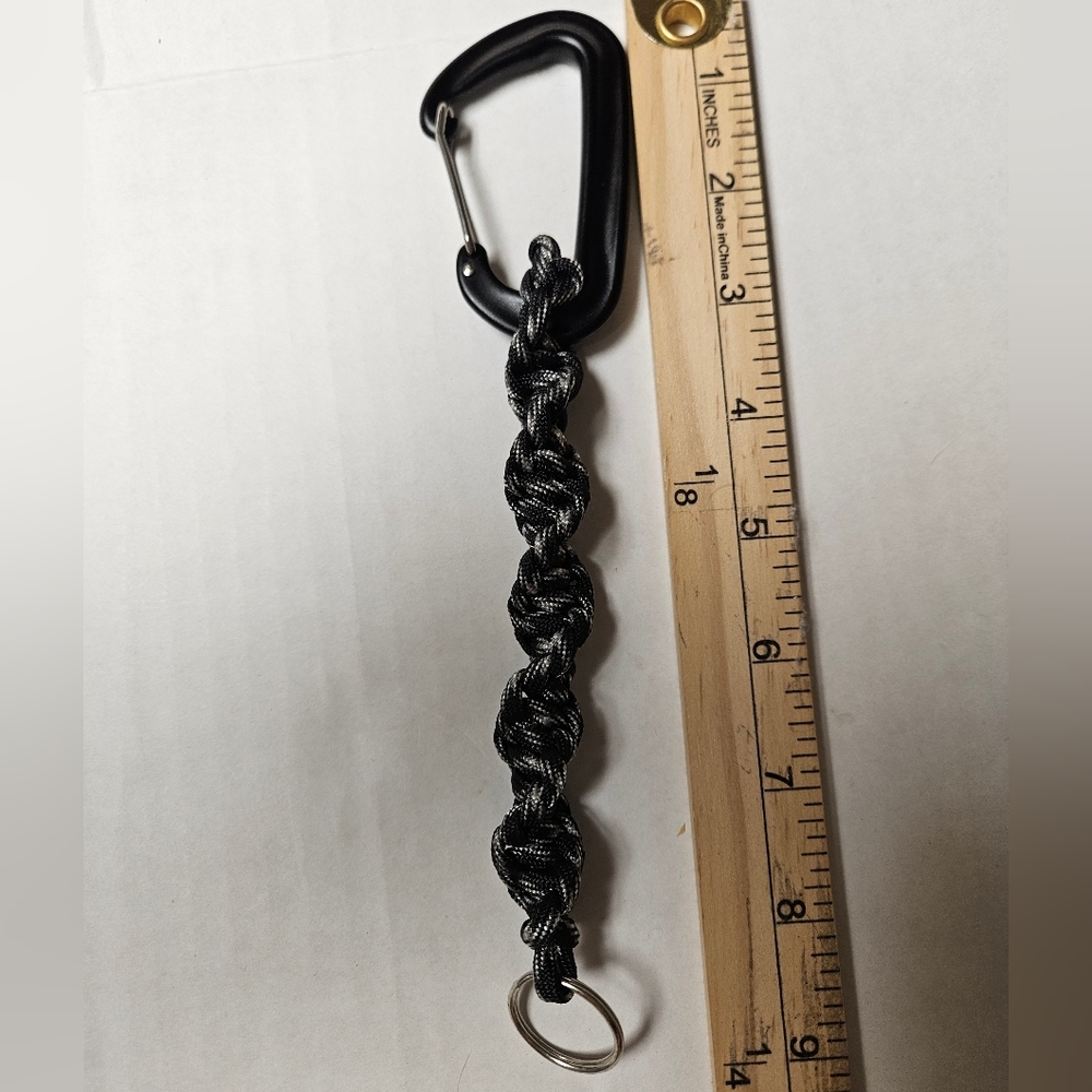 Paracord Carabiner Keychain 550 Cord Black‎ - White